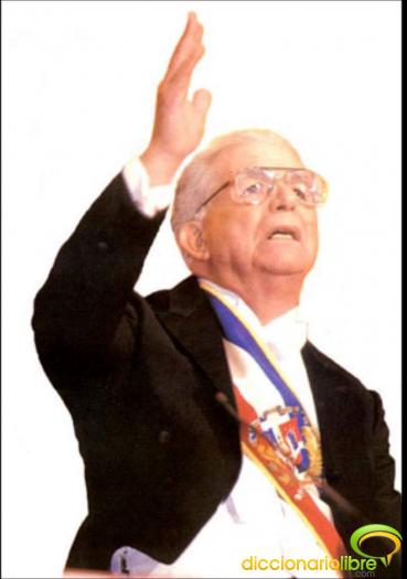Joaquín Balaguer con su querida ñoña en el pecho.